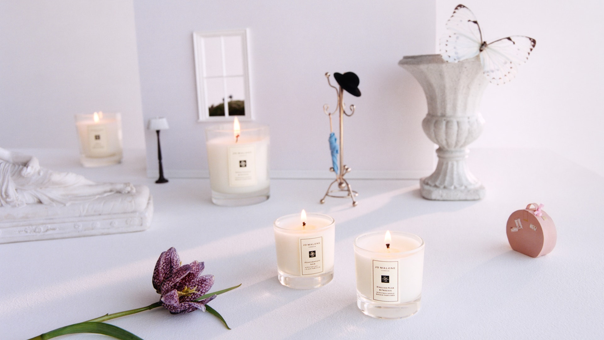 Enjoy 2 complimentary miniature candles worth 150 AED when you spend 595 AED.